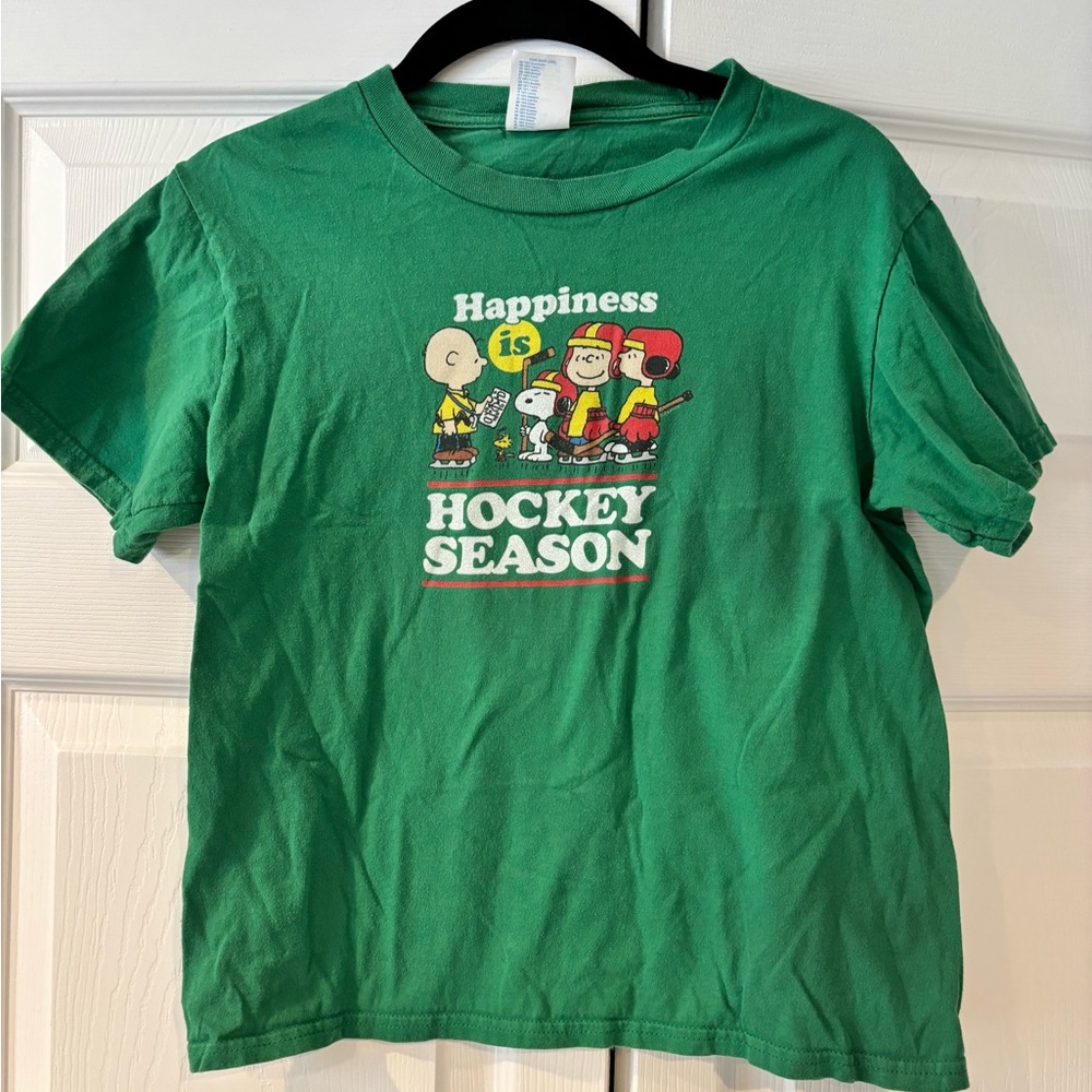 Peanuts Charlie Brown Happiness is Hockey Season Shirt. Youth Medium Green